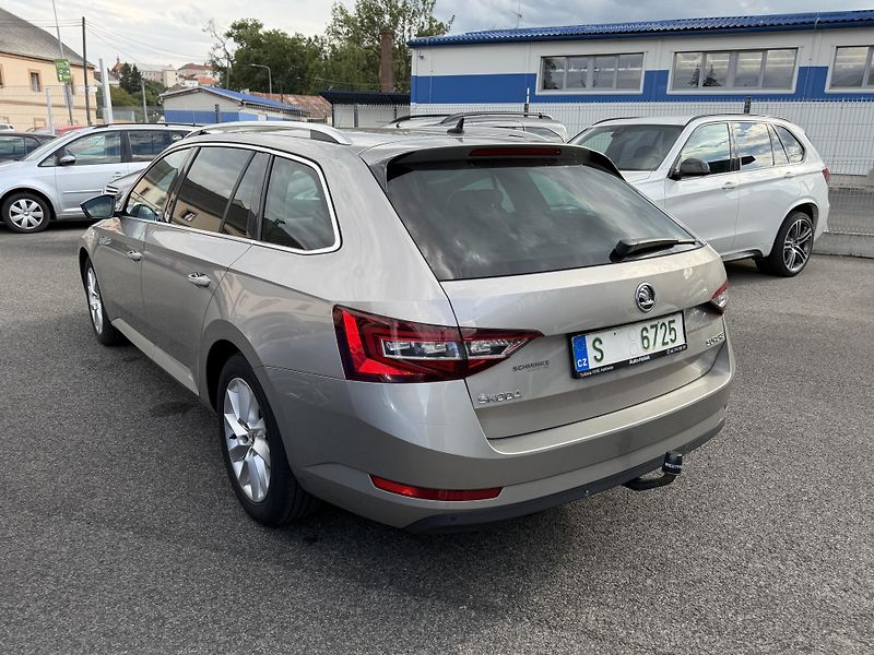 Škoda Superb 2.0 TDi, 110kw, manual, tažné - fotka 2 z 13
