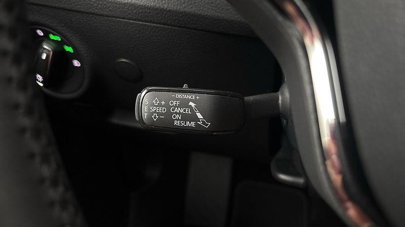Škoda Superb 2.0 TDI DSG L&K Combi - fotka 14 z 34