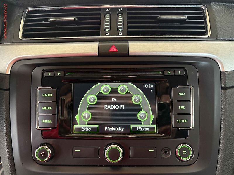 Škoda Superb (2014) 2.0 TDi, DSG, xenon - fotka 14 z 17