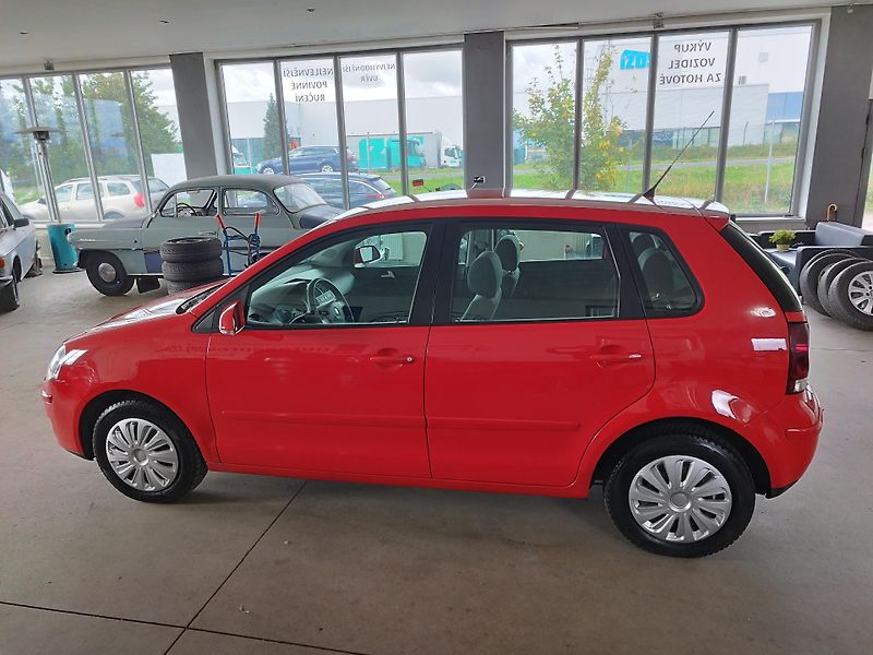 Volkswagen Polo (2007) 1,4i 59KW KLIMA CD EL.VÝ. SER. - fotka 8 z 38