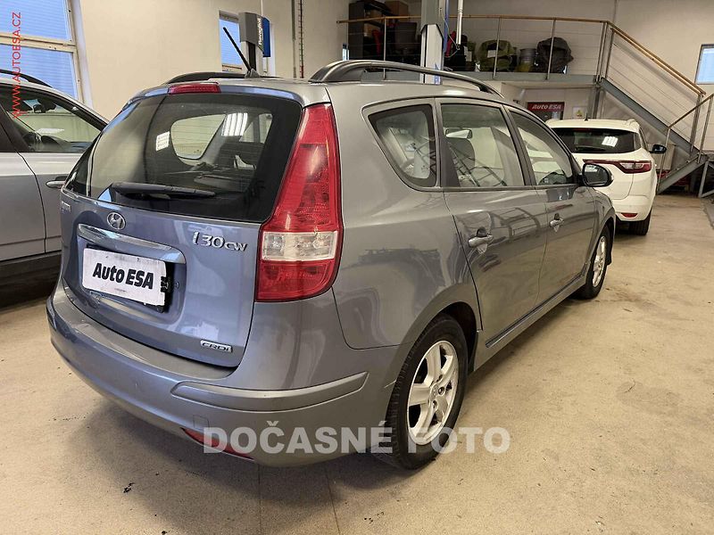 Hyundai i30 (2012) 1.6dci, 1.maj,ČR - fotka 2 z 3