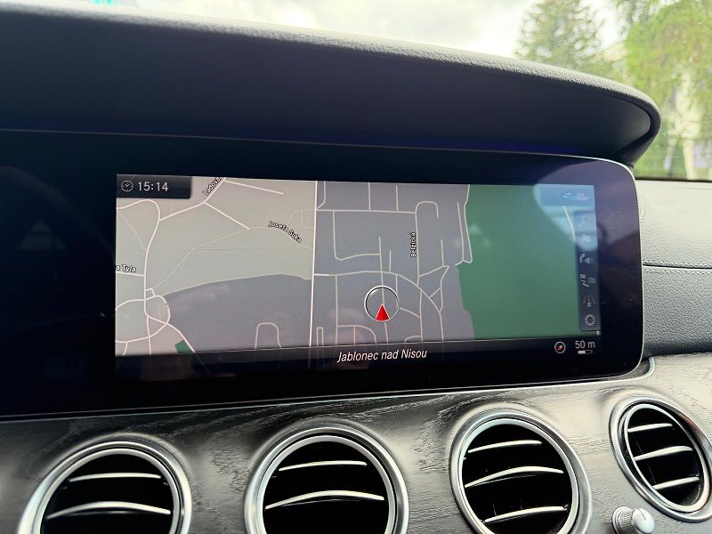 Mercedes-Benz Třídy E TOP / AMG 4matic/v zimě nejeté - fotka 27 z 30