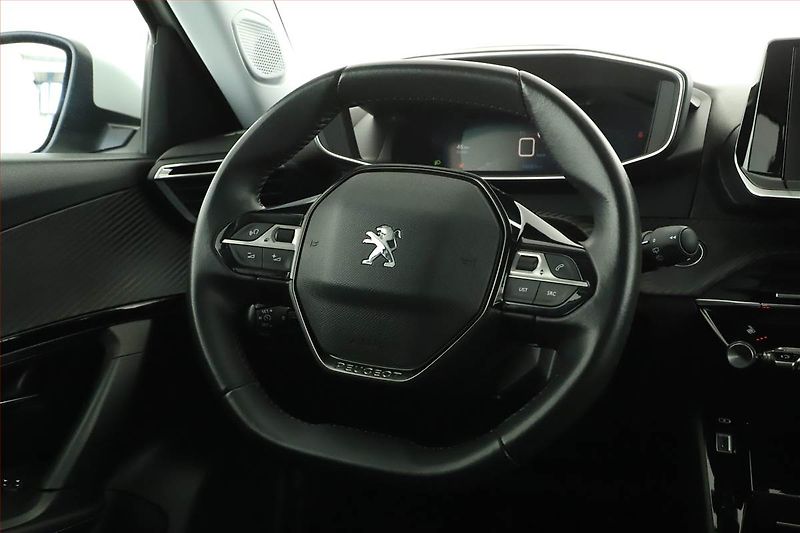 Peugeot 2008 (2021) 1.2 PureTech, Tempomat - fotka 8 z 14