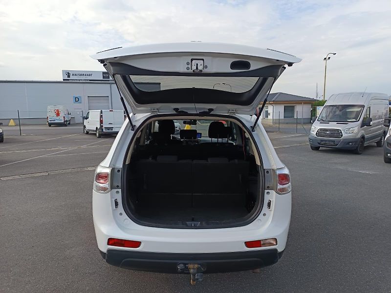 Mitsubishi Outlander (2013) - fotka 7 z 24
