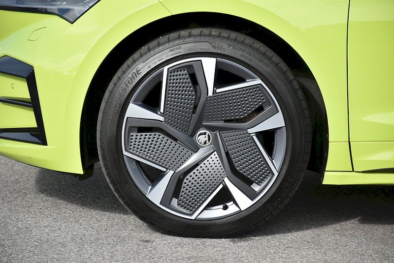 Škoda Enyaq (2023) RS 220kW 4x4 - fotka 34 z 34