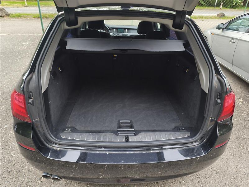 BMW Řada 5 2,0 520D XDRIVE - fotka 13 z 14