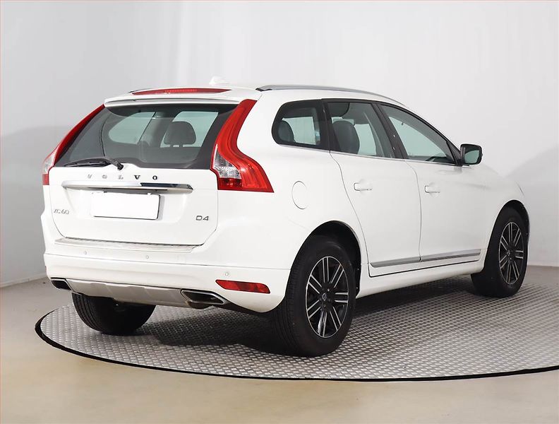 Volvo XC60 (2017) D4, Automat, Kůže, Navi - fotka 5 z 19