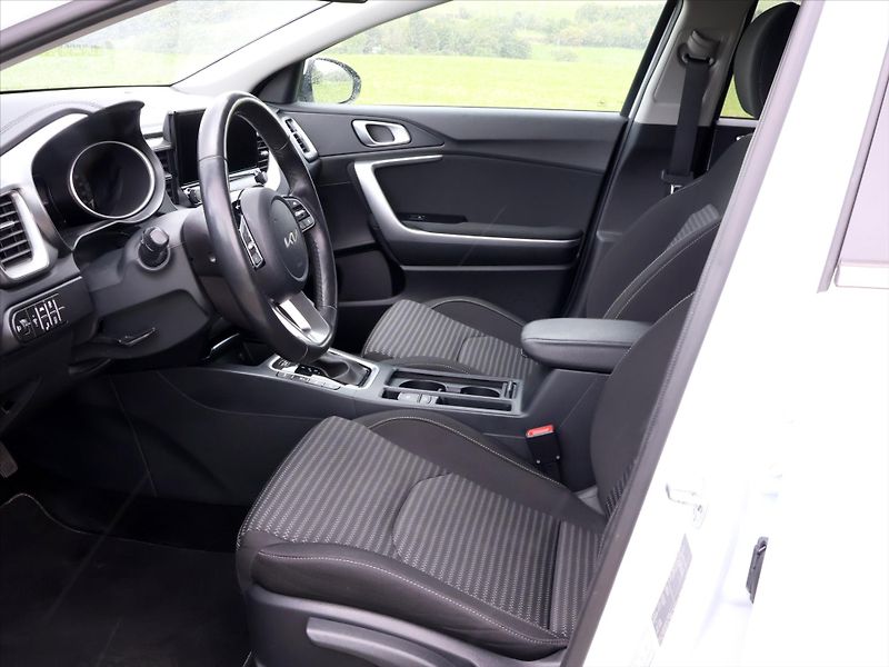 Kia Ceed 1,5 T-GDI 117kW DCT TOP DPH CZ - fotka 9 z 29