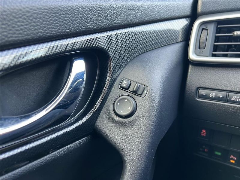 Nissan X-Trail 1,6 dCi  7-míst automat - fotka 35 z 38