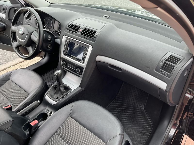 Škoda Octavia 1.6 TDi Elegance - fotka 16 z 29