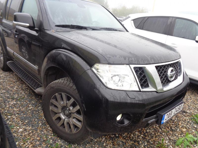 Nissan Pathfinder 3,0 - fotka 6 z 16