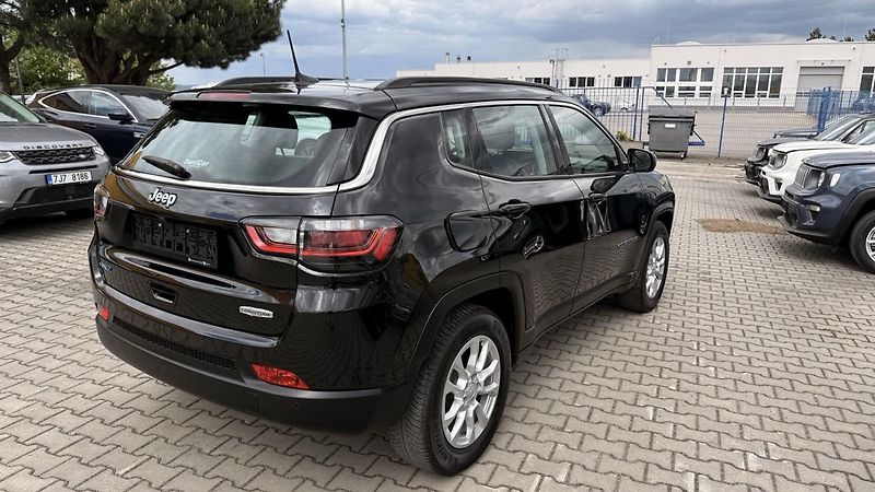 Jeep Compass (2021) 1.3i 4x4,PHEV,50km dojezd - fotka 41 z 51
