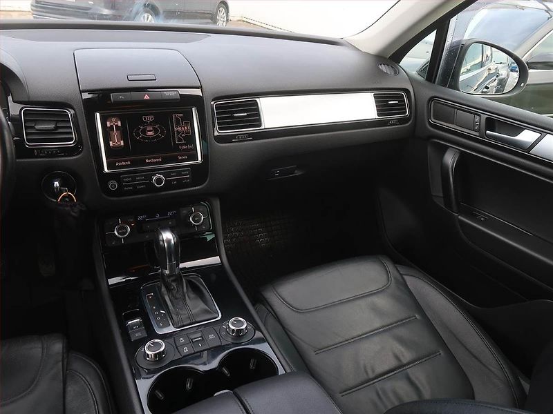 Volkswagen Touareg (2011) 3.0 TDI, 4X4, Automat - fotka 8 z 16