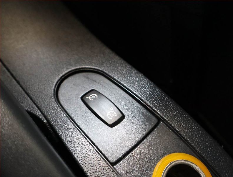 Renault Clio (2009) 1.2 16V , ČR,1.maj, nová STK - fotka 16 z 19