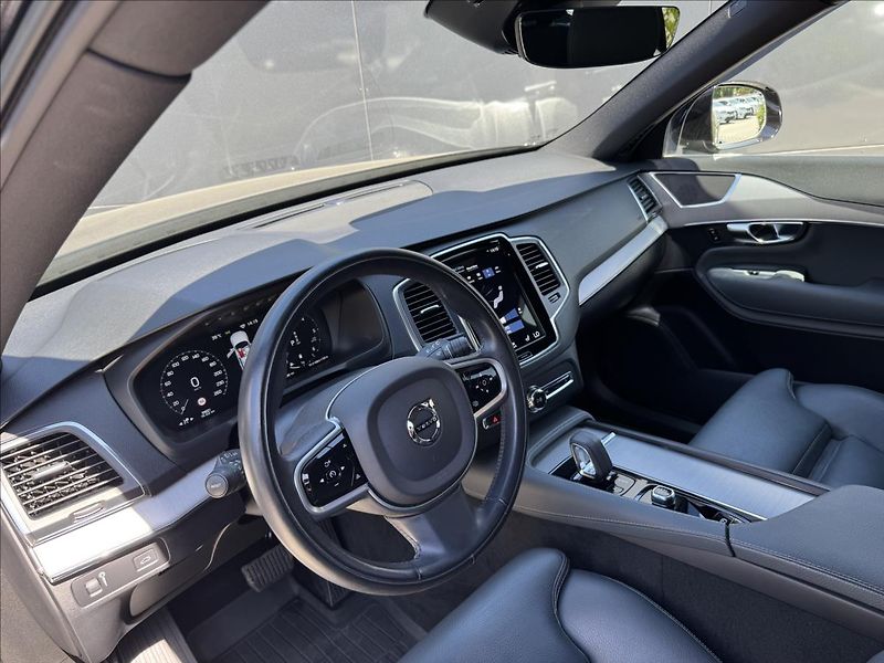 Volvo XC90 2,0 B5 AWD Momentum Pro AT ČR - fotka 9 z 33