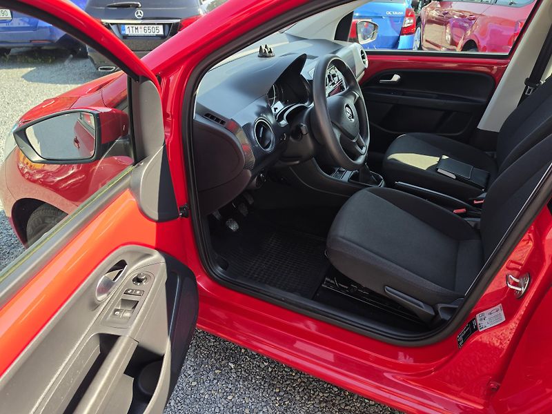 Volkswagen up! 1.0 MPI Parkovací senzory  - fotka 14 z 17