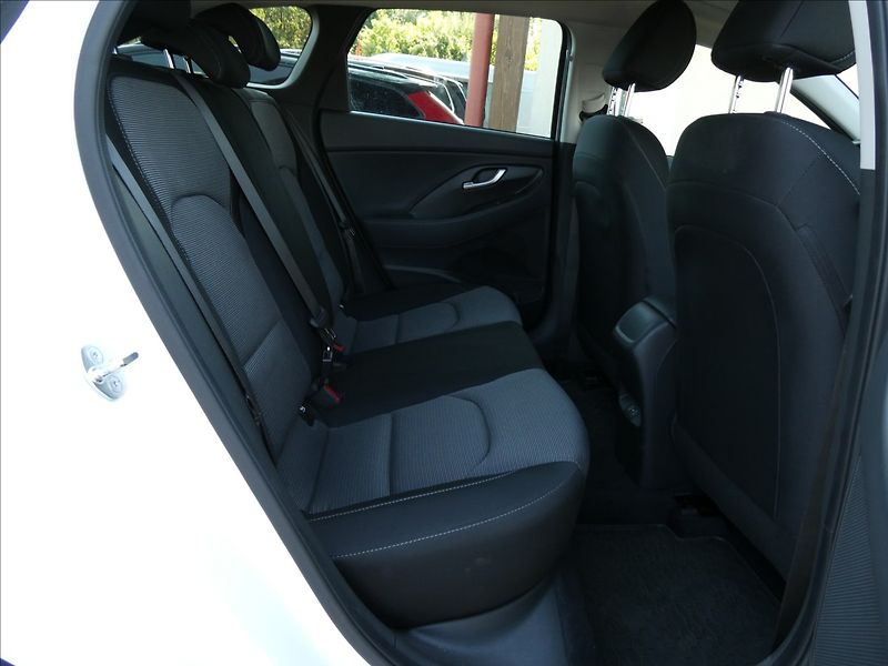 Hyundai i30 1,5 DPI 71kW Family,ČR,záruka - fotka 23 z 46