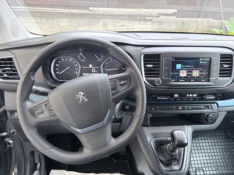 Peugeot Traveller (2018)  2.0 BlueHDi, 8 míst - fotka 9 z 27