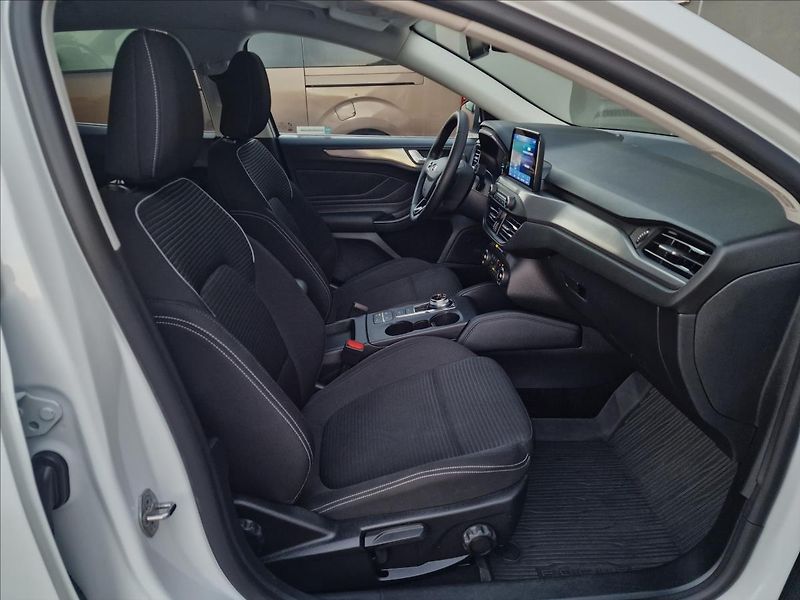 Ford Focus 1.5TDCI Titanium,ČR,1.Majitel - fotka 14 z 46