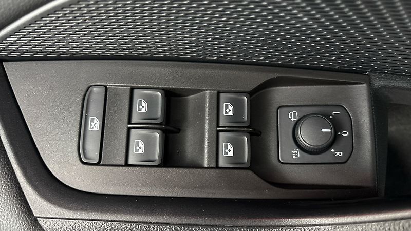 Škoda Octavia 2.0 TDI DSG Style Combi - fotka 22 z 26