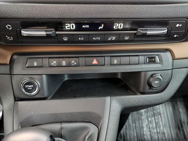 Toyota ProAce Verso 4x4 kůže, navi,  8 míst, tažné - fotka 17 z 30