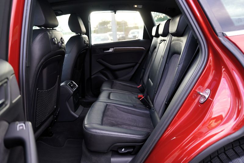 Audi Q5 2.0 TDI/Quattro/DSG/kůže/180PS - fotka 34 z 48