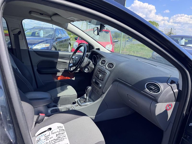 Ford Focus 2.0 TDCi, automat - fotka 19 z 21