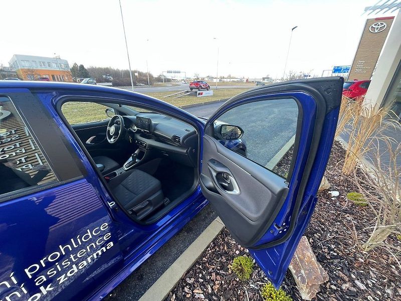 Toyota Yaris 1.5 Hybrid automat 116k Comfor - fotka 17 z 27