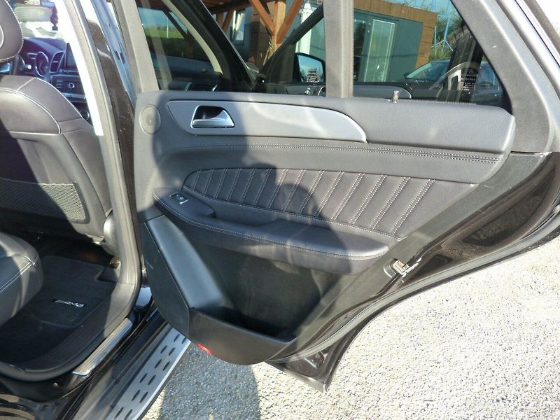 Mercedes-Benz GLE 350 D - fotka 18 z 21