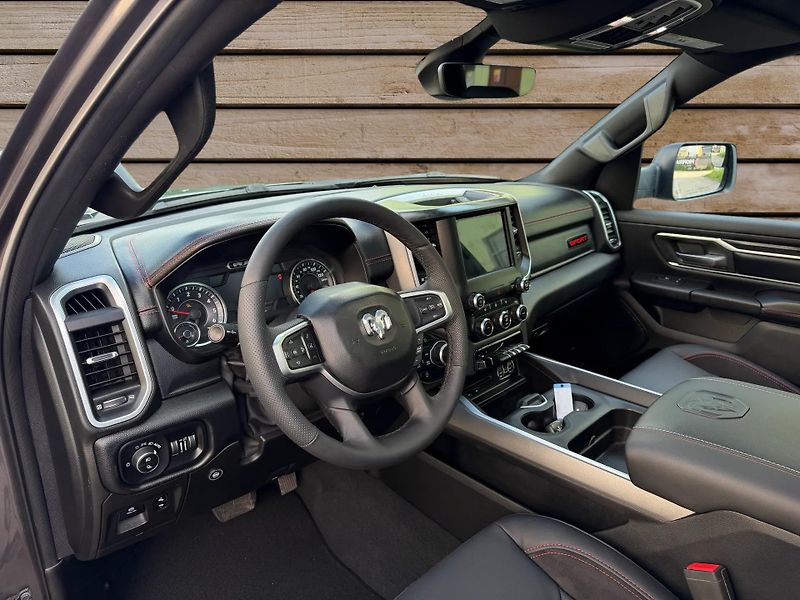 Dodge RAM (2019) +HEMI+LPG+OFFROAD PAKET+ - fotka 13 z 22
