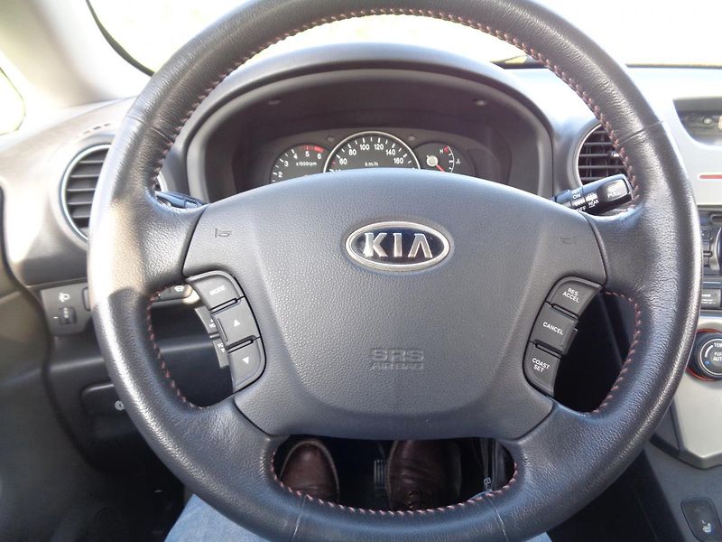 Kia Carens 2,0 - fotka 8 z 20