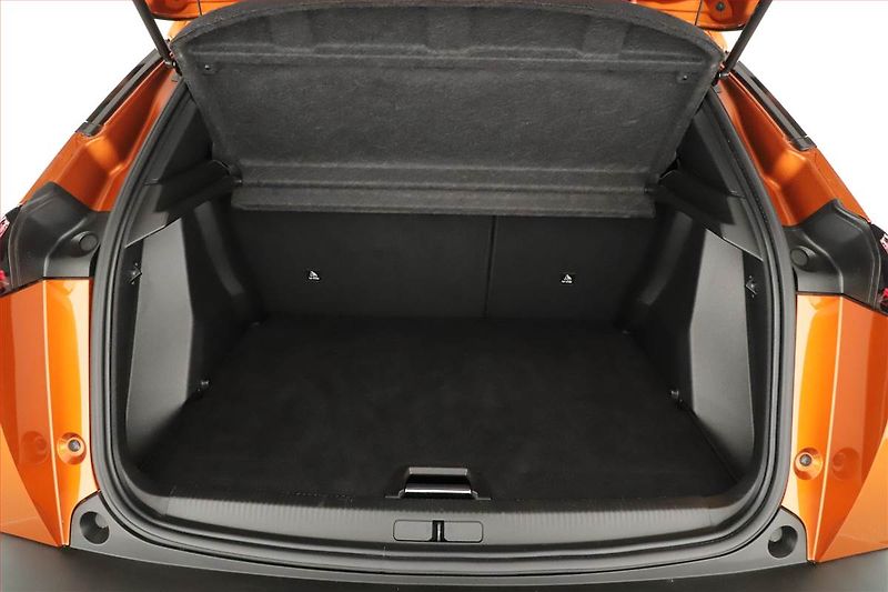 Peugeot 2008 (2023) Allure 1.2 PureTech, Automat - fotka 17 z 18