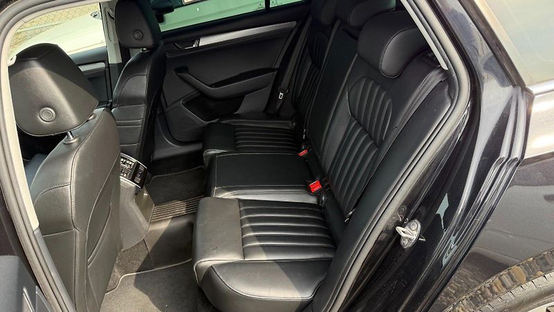 Škoda Superb (2018) 2.0TDi 110kW *ALU*Navi*DSG* - fotka 17 z 22