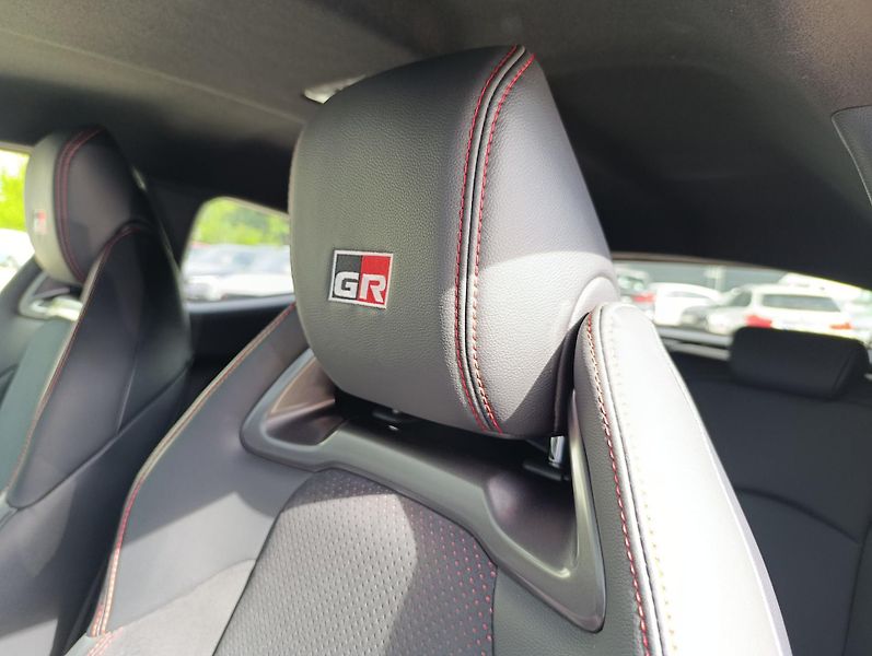 Toyota GR Yaris 1.6 TURBO DYNAMIC SPORT  - fotka 13 z 30