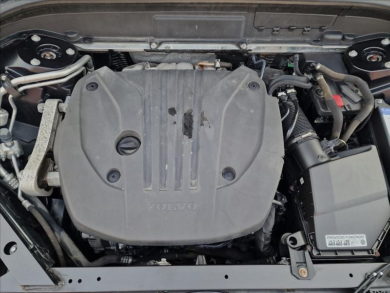 Volvo XC60 B5 184kW Plus Dark Auto,1.Maj - fotka 43 z 50