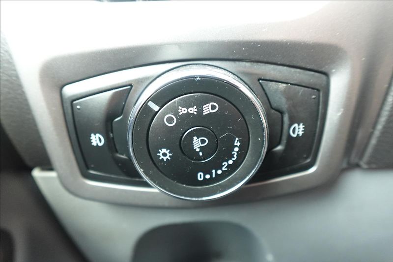 Ford Transit Custom 2,0 TDCi  L1H1 BUS KLIMA SERVI - fotka 19 z 28