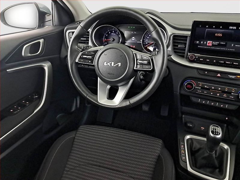 Kia Ceed (2023) Exclusive 1.5 T-GDI, ČR,1.maj - fotka 7 z 18