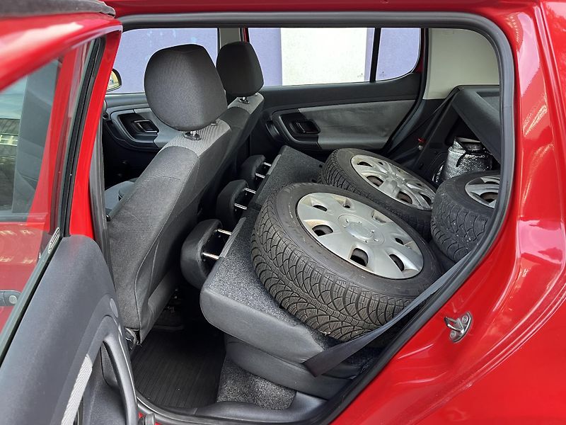 Škoda Fabia 1,2 HTP + pneu zima - fotka 14 z 26