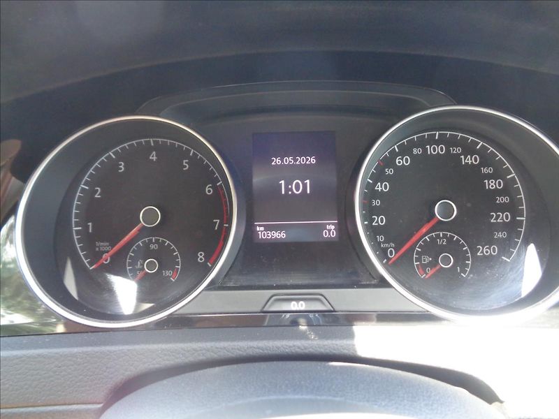 Volkswagen Golf (2018) 1,4 tsi - fotka 8 z 17