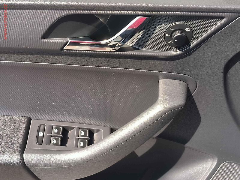 Škoda Rapid (2015) 1.2 TSi, Monte Carlo, xenon - fotka 16 z 18