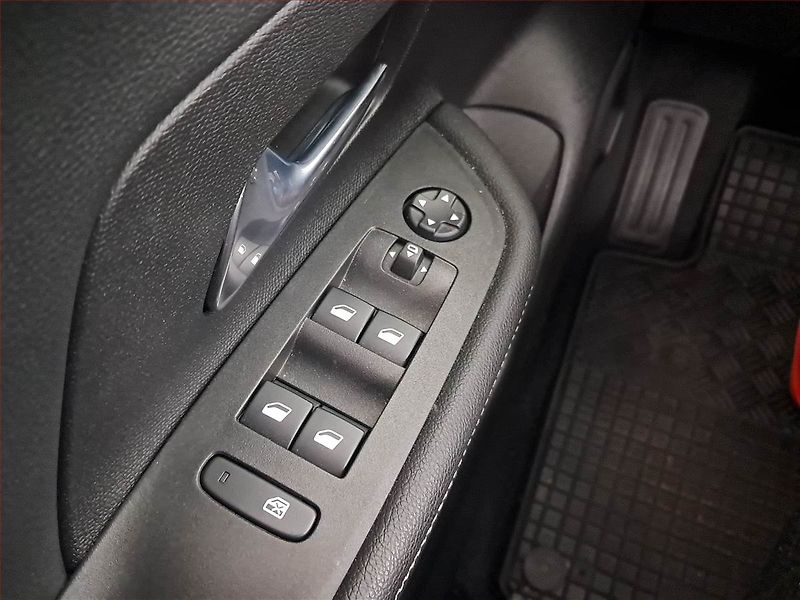 Opel Mokka (2022) 1.2 Turbo - fotka 16 z 20