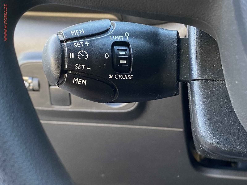 Citroën C3 (2022) 1.2, Feel, navi - fotka 13 z 17