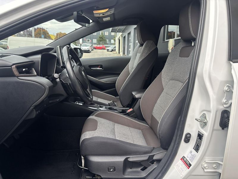 Toyota Corolla TREK 2.0 Hyb. 132 kW - fotka 11 z 27