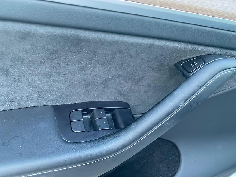 Tesla Model Y (2023) Long Range, tažné, 47 tis km - fotka 21 z 22