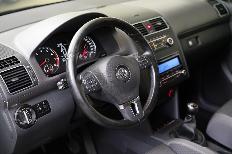 Volkswagen Touran - fotka 14 z 24