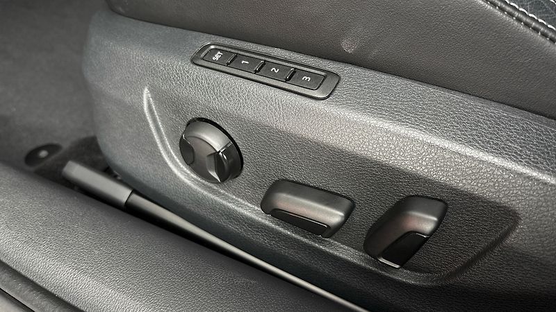 Škoda Superb 2.0 TDI DSG Sportline - fotka 22 z 34
