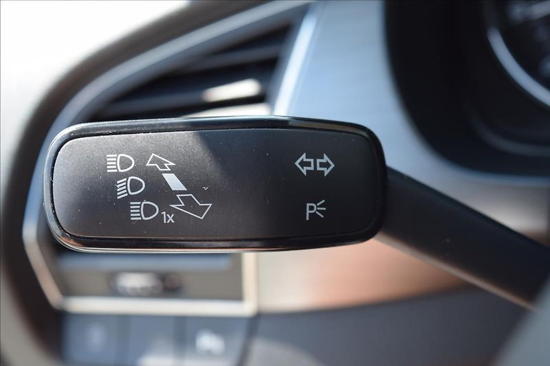 Škoda Fabia 1,2 TSI 66KW TOP VÝBAVA ALU - fotka 37 z 50