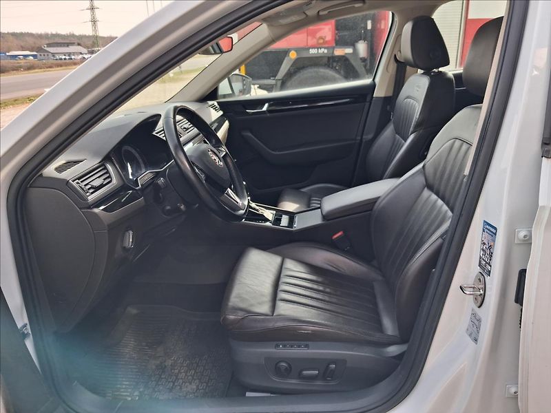 Škoda Superb 2,0 TDI DSG 4x4 L&K Pano - fotka 13 z 22