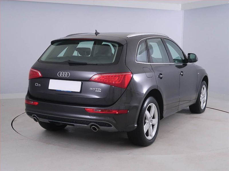 Audi Q5 (2010) S line 3.0 TDI, 4X4, Automat - fotka 5 z 19