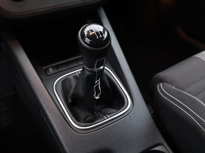 Volkswagen Scirocco 1,4 TSI 90kW Sport Xenon Pano - fotka 24 z 32